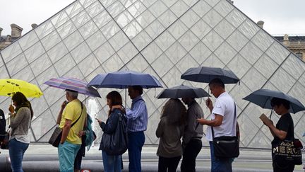 Visiteurs du Louvre, début août 2014
 (DOMINIQUE FAGET / AFP)