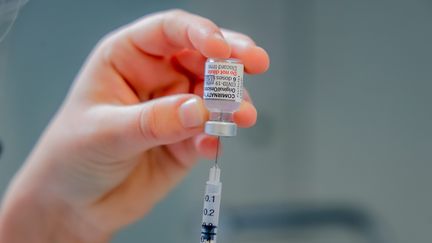 Une dose de vaccin contre le Covid-19 à Bordeaux (Gironde), le 7 décembre 2022. (MAXPPP)