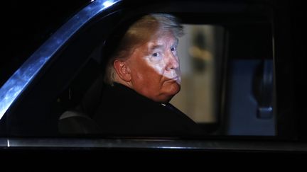 Donald Trump quitte le&nbsp;10 Downing Street après une rencontre avec Boris Johnson, le 3 décembre 2019, à Londres. (ALASTAIR GRANT / AFP)