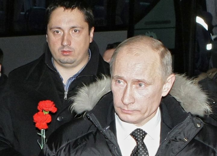 Le patron de la fédération des supporters russes, Alexandre Shprygin, en compagnie du président russe Vladimir Poutine en 2010. (ALEKSEY NIKOLSKY / SPUTNIK)