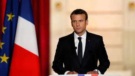 D'un ton solennel, Emmanuel Macron prononce son premier discours de président :&nbsp;"Les Français ont choisi le 7 mai dernier l'espoir et l'esprit de conquête (...) je ne céderai sur rien des engagements pris vis-à-vis des Français." (REUTERS)