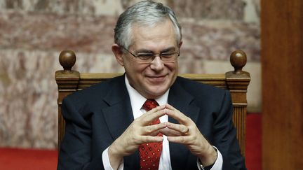 Le Premier ministre grec Lucas Papademos avant le vote de confiance sur son gouvernement, le 16 novembre 2011 au Parlement d'Ath&egrave;nes (Gr&egrave;ce). (YIORGOS KARAHALIS / REUTERS)