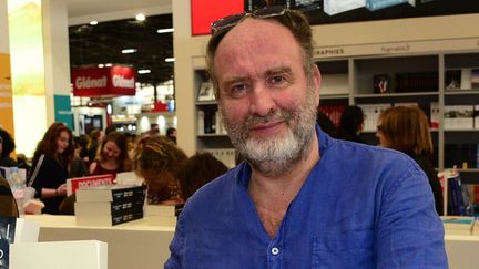 L'écrivain Serge Joncour au salon&nbsp;Livre Paris&nbsp;en 2019 (LAURENT BENHAMOU/SIPA)