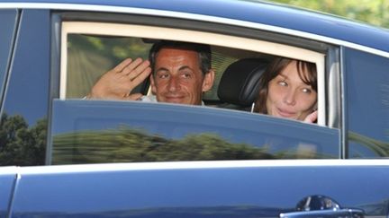 L'arrivée du couple Sarkozy au Cap Nègre (4 août 2010) (AFP)