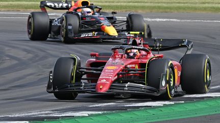 Carlos Sainz sur la piste de Silverstone, le 3 juillet 2022. (JUSTIN TALLIS / AFP)