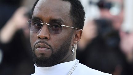 Le rappeur Diddy (à gauche) arrive&nbsp;au&nbsp;Met Gala de New York, le 5 août 2018. Le joueur de NBA Chris Paul (à droite), le 23 octobre&nbsp;2019, lors d'un match à Salt Lake City, aux Etats-Unis. (ANGELA WEISS / ALEX GOODLETT / GETTY IMAGES NORTH AMERICA / GETTY IMAGES VIA AFP)