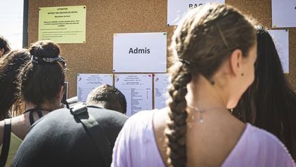 Les résultats du baccalauréat au lycée Amiral de Grasse (Alpes-Maritimes), le 5 juillet 2019. (FREDERIC DIDES / HANS LUCAS)