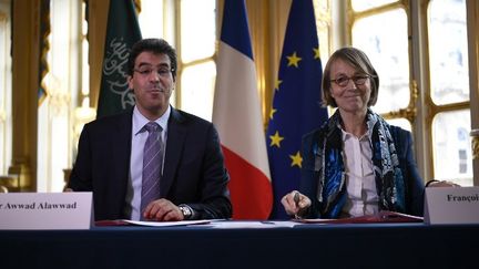 Le ministre de la culture saoudien Awwad Alawwad et Françoise Nyssen
 (Lionel BONAVENTURE / AFP)