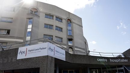 L'hôpital Louis-Pasteur à Cherbourg (Manche), le 31 mai 2022. (SAMEER AL-DOUMY / AFP)