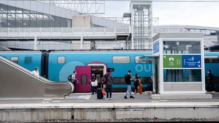 Un train Ouigo en gare de Rennes (Ille-et-Vilaine), le 25 septembre 2021. (VALENTINO BELLONI / HANS LUCAS / AFP)