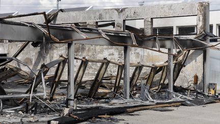 L'école du Bois de l'étang à la Verrière, dans les Yvelines, a brûlé fin juin 2023 lors des émeutes qui ont suivi la mort du jeune Nahel. (VINCENT ISORE / MAXPPP)