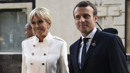 Emmanuel Macron et sa femme Brigitte Macron pendant le sommet du G7 en Sicile, le 26 mai 2017. (ELIOT BLONDET / POOL)