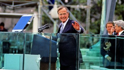 L'ancien président américain George H. W. Bush, le 20 janvier 1989 à Washington. (RON SACHS / DPA / AFP)