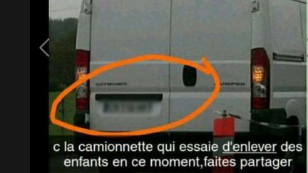 Cette image de camionnette blanche a été utilisée à de multiples reprises pour dénoncer des enlèvements (Capture d'écran Facebook)