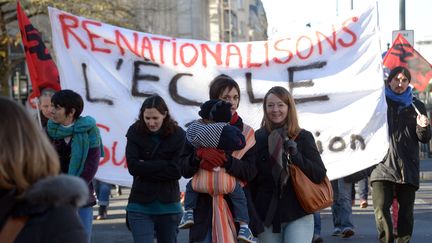 Manifestation &agrave; Rennes (Ille-et-Vilaine) contre la r&eacute;forme des rythmes scolaires, le 5 d&eacute;cembre 2013. (DAMIEN MEYER / AFP)