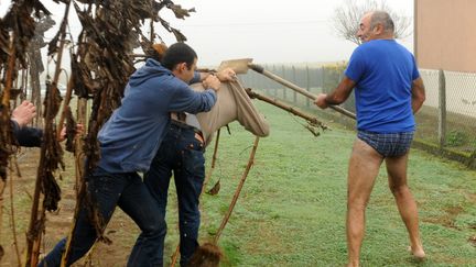 Landes: des militants de la LPO et des journalistes agressés à coup de pelle