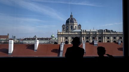 Une vue sur la ville de Vienne depuis le musée Leopold de Vienne en Autriche, le 22 mars 2023. (JOE KLAMAR / AFP)