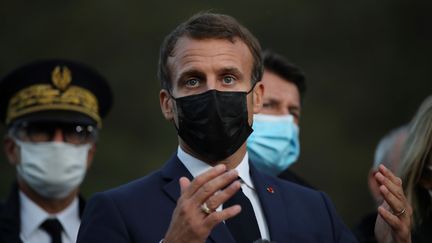 Le président de la République Emmanuel Macron à Breil-sur-Roya (Alpes-Maritimes) mercredi 7 octobre 2020. (DANIEL COLE / AFP)