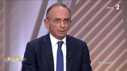 Le candidat d'extrême droite à la présidentielle Eric Zemmour, le 9 décembre 2021, sur le plateau d'"Elysee 2022". (FRANCE 2)