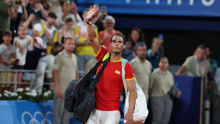 Rafael Nadal quittant le court central de Roland Garros après son quart de finale en double avec Carlos Alcaraz, aux Jeux olympiques de Paris 2024, le 31 juillet 2024. (CHINE NOUVELLE / SIPA)