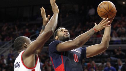 Andre Drummond à l'attaque de la défense de Bismack Biyombo (? USA TODAY SPORTS / REUTERS / X02835)