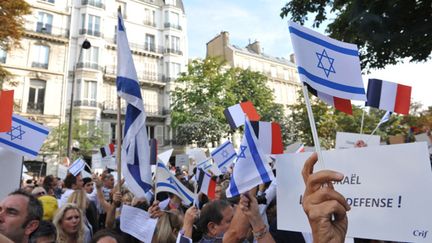 &nbsp; (Des centaines de personnes manifestent en soutien à Israël ce jeudi à Paris © RF-Nathanaël Charbonnier)