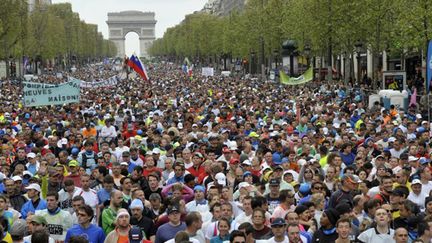 Les concurrents du marathon de Paris 2012 au départ