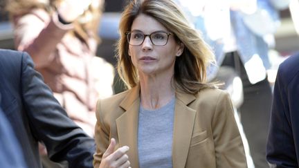 L'actrice Lori Loughlin arrive au tribunal de Boston, le 3 avril 2019 (JOSEPH PREZIOSO / AFP)