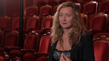 Théâtre : la touche-à-tout Julie Ferrier dans un cabaret excentrique