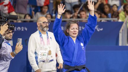 Sandrine Martinet après sa défaite en finale des -48 kg (J2) aux Jeux paralympiques de Paris, le 5 septembre 2024. (STEPHANE ALLAMAN/SIPA / SIPA)