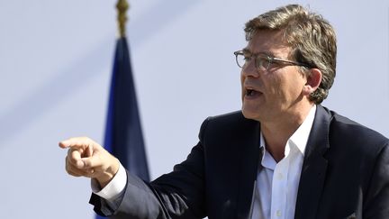 L'ancien ministre de l'Economie, Arnaud Montebourg, lors de son discours à la traditionnelle "fête de la Rose" de&nbsp;Frangy-en-Bresse&nbsp;(Saône-et-Loire), le 21 août 2016. (PHILIPPE DESMAZES / AFP)