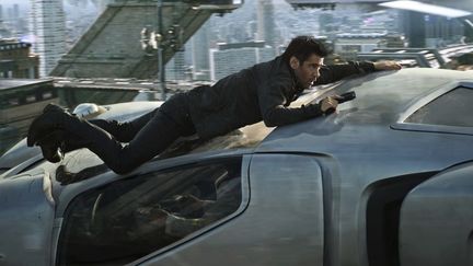 Colin Farrell en mauvaise posture dans &quot;Total Recall Mémoires Programmées&quot; de Len Wiseman
 (Sony Pictures Releasing France)