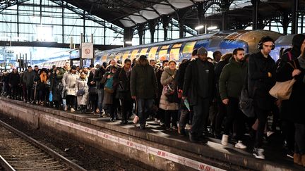 La gare Saint-Lazare à Paris, le 16 décembre 2019.&nbsp; (BERTRAND GUAY / AFP)