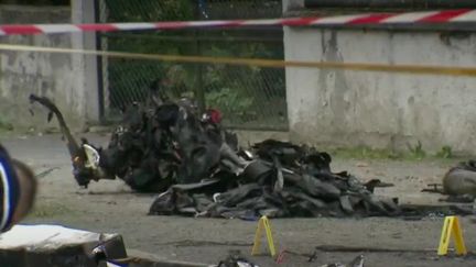 Samedi 10 octobre, à Loches (Indre-et-Loire), un petit ULM est entré en collision avec un avion de tourisme, faisant cinq morts. (FRANCE 2)