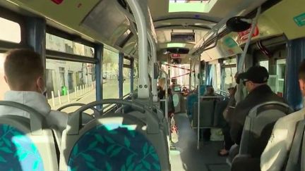 À Toulon, le confinement n’arrête pas la circulation des bus (France 3)