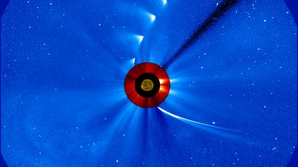 Une image de la Nasa, publi&eacute;e le 2 d&eacute;cembre 2013, montre la com&egrave;te Ison lors de sa rencontre avec le soleil. (NASA/AFP)