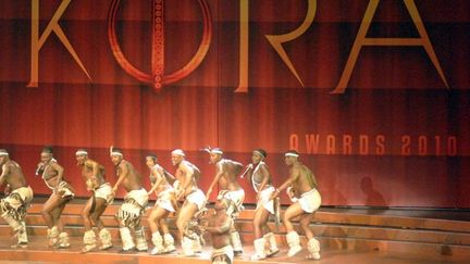 Le groupe Dikakapa, du Botswana, sur la scène des Kora 2010, à Ouagadougou, au Burkina Faso (4 avril 2010)
 (Ahmed Ouoba / AFP)