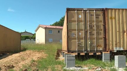 Immobilier : dans le Gers, des containers écolo transformés en habitats locatifs divisent les habitants