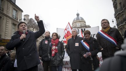 Jean-Luc M&eacute;lenchon et Pierre Laurent ont manifest&eacute; devant le S&eacute;nat, &nbsp;mercredi 27 f&eacute;vrier 2013, pour d&eacute;fendre le texte d'amnistie sociale. (MAXPPP)