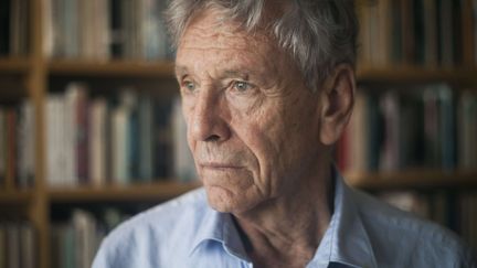 Amos Oz, chez lui à Tel Aviv en novembre 2015
 (Dan Balilty/AP/SIPA)