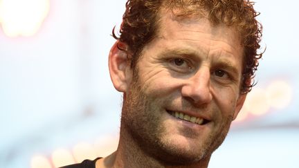 Le skipper Charles Caudrelier, après sa victoire sur la Route du Rhum, à Pointe-à-Pitre (Guadeloupe), le 16 novembre 2022. (LOIC VENANCE / AFP)