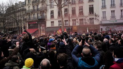 Paris, le 11 mars 2023. Des milliers de manifestants sont réunis à Paris, pour protester contre la réforme des retraites du gouvernement d'Elizabeth Borne. (Illustration) (ANTOINE GYORI - CORBIS / CORBIS VIA GETTY IMAGES)