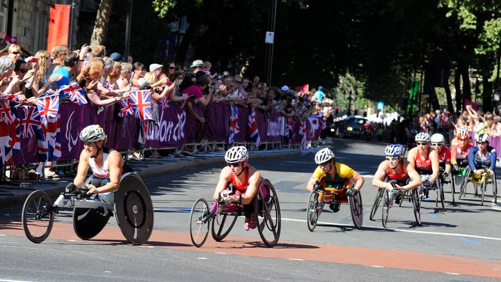 Le public londonien avait investi les rues de la capitale britannique lors du marathon des Jeux paralympiques, le 9 septembre 2012. (DIDIER ECHELARD / FFH)