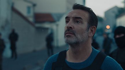 L'acteur Jean Dujardin dans le film "Novembre" de Cédric Jimenez. (STUDIO CANAL)