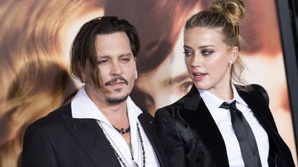 Johnny Depp et Amber Heard à Los Angeles le 21 novembre 2015. (VALERIE MACON / AFP)