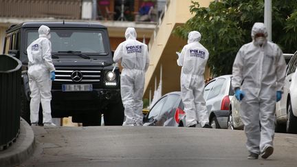 Des agents de la police technique et scientifique (PTS), le 13 septembre 2018 à Ajaccio (Corse-du-Sud).&nbsp; (PASCAL POCHARD-CASABIANCA / AFP)