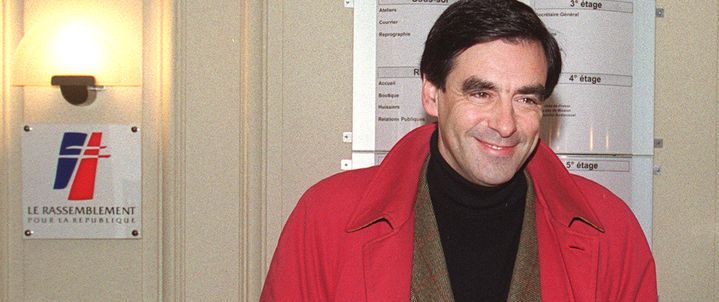 François Fillon, le 20 novembre 1999, à Paris au siège du RPR (JEAN-PIERRE MULLER / AFP)