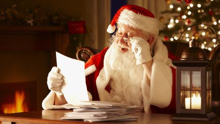 Les missives envoy&eacute;es au p&egrave;re No&euml;l sont de plus en plus nombreuses chaque ann&eacute;e, r&eacute;v&egrave;le une enqu&ecirc;te publi&eacute;e le 11 d&eacute;cembre 2013. (STOCKNROLL / GETTY IMAGES)