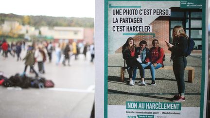 Cyberharcèlement (photo d'illustration). (JULIEN BARBARE / MAXPPP)