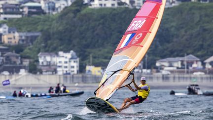 Charline Picon lors de la 12e manche de l'épreuve de voile RS:X lors des Jeux olympiques de Tokyo, le 29 juillet 2021. (AGENCE KMSP / KMSP)